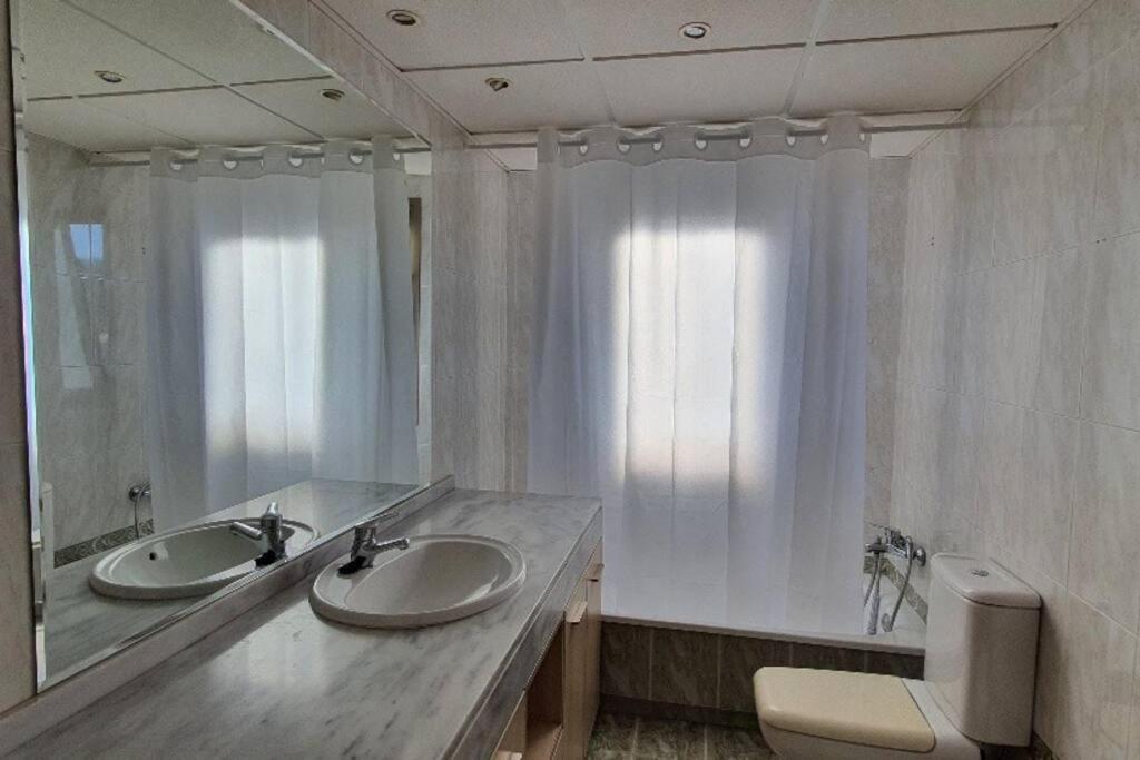 Gran Piso En Zona Comercial Malaga Bagian luar foto
