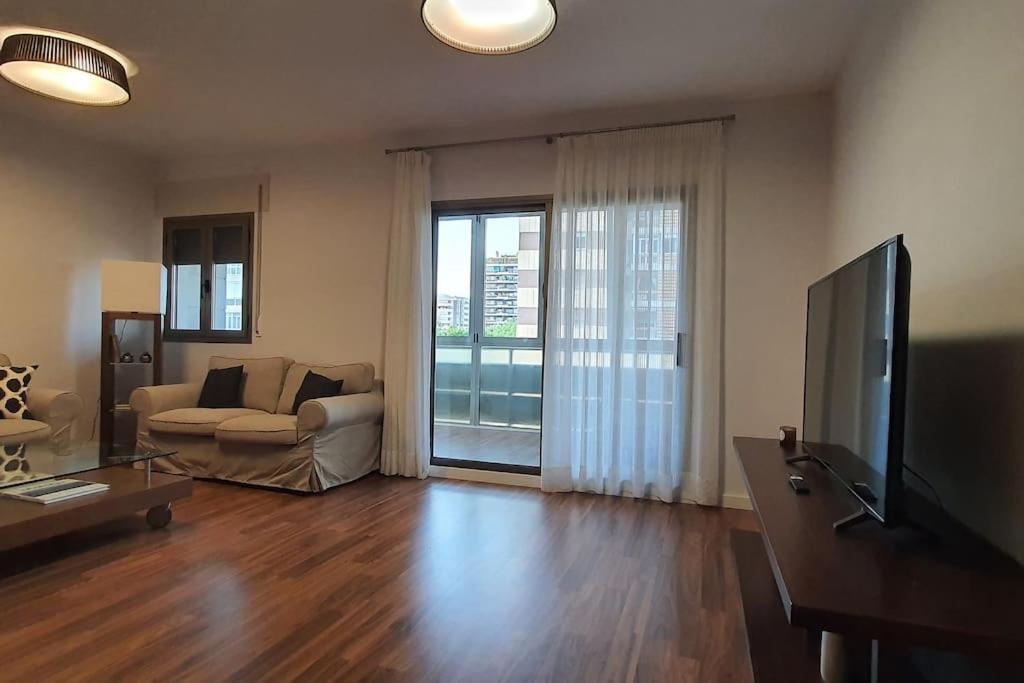 Gran Piso En Zona Comercial Malaga Bagian luar foto